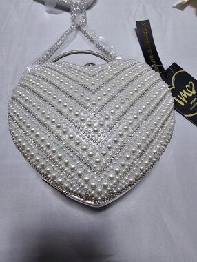 Pearl-Embellished Heart Evening Bag - White